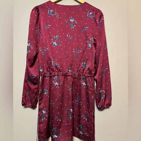 TENTREE HIGHLINE COLLECTIVE Floral V-Neck Faux Wrap Dress - Picture 4 of 10